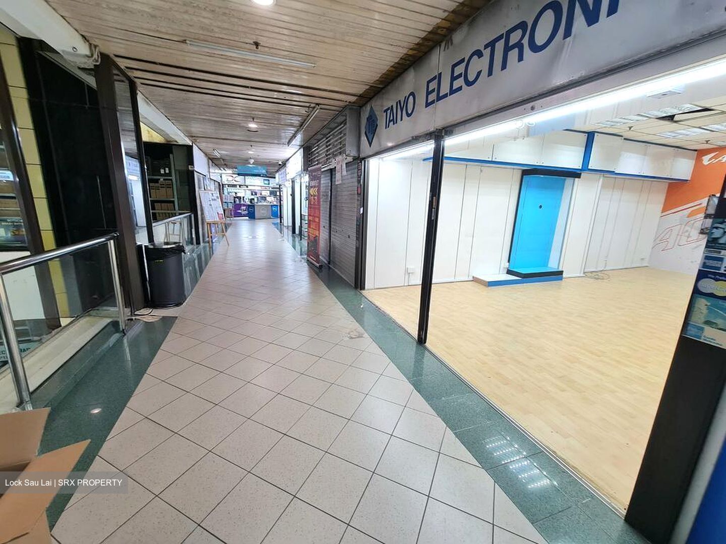 Sim Lim Square (D7), Shop House #499272681